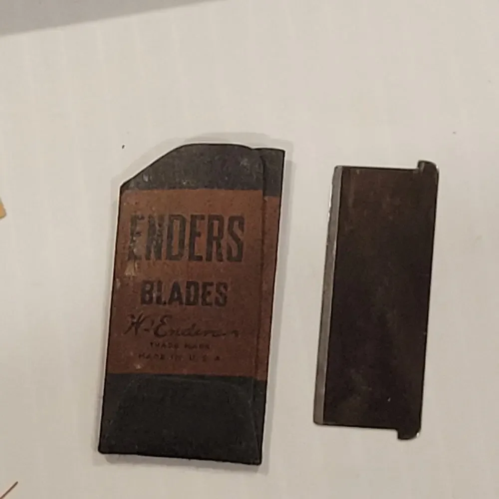 Vintage Enders safety razor with box and blade with sleeve